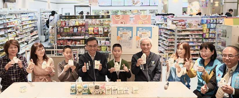 「鮮奶週報」試營運暖身跑,局長親自視察鼓勵學童踴躍兌換