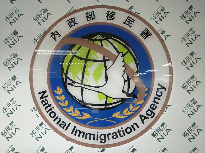 通知具陸籍身分者繳附喪失原籍證明 移民署說明：依法通知，兩岸人民不得具有雙重戶籍