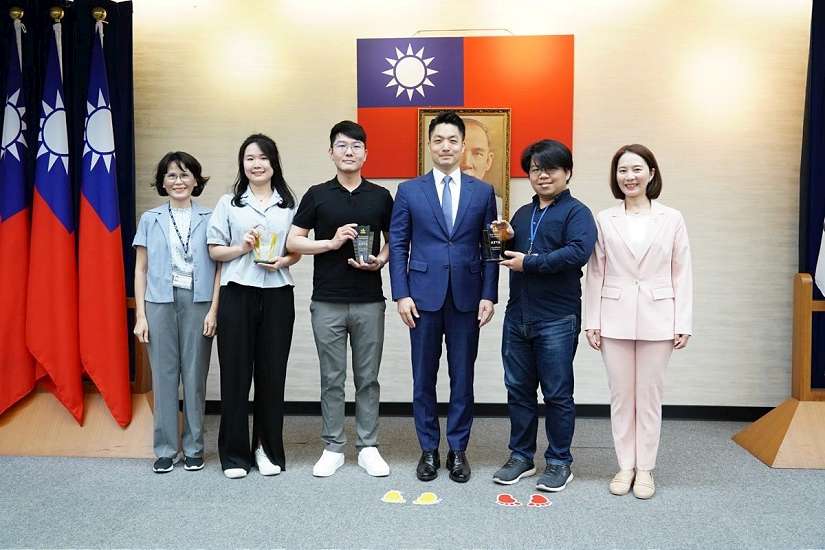 廉能楷模領頭行,清廉臺北共前行