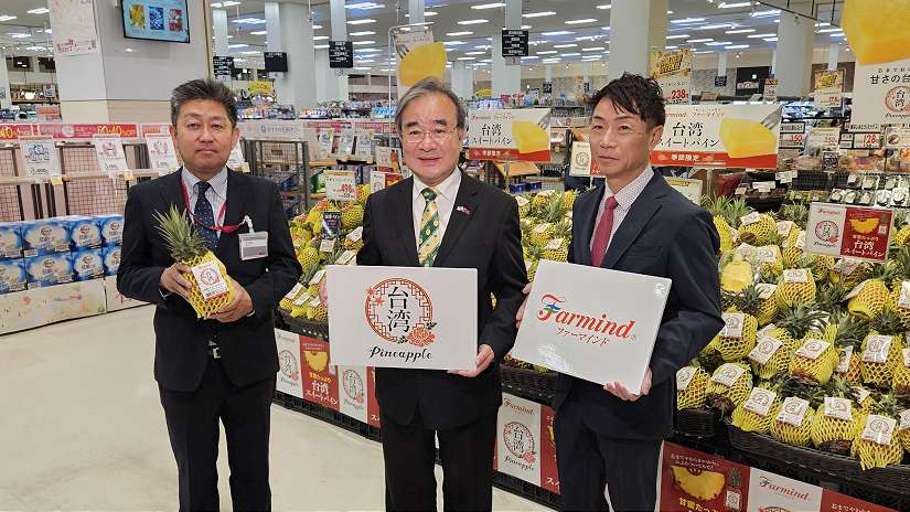 胡忠一次長出席日本永旺北海道超市活動 推廣臺灣鳳梨產品