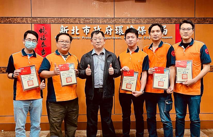 「只收垃圾,不收紅包」拒收紅包逾21萬元