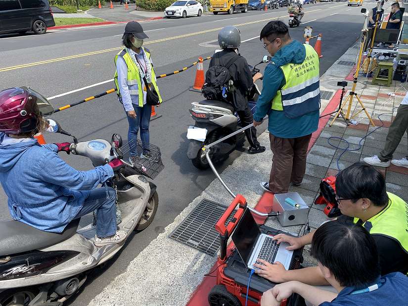 機車排氣攔檢 北市首推「快篩」 民眾少等 效率倍增