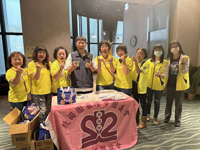 與少年共賞「台灣超人」 反詐拒毒當自己的超人