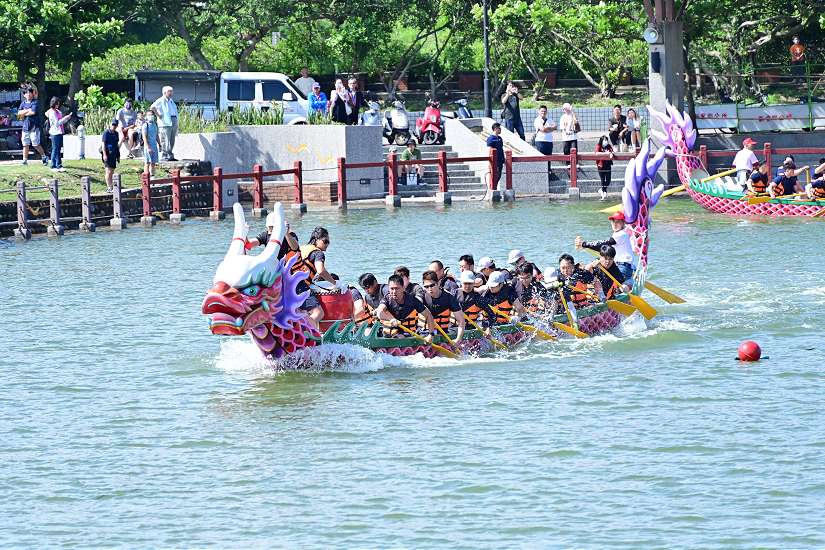 迎接端午傳承文化 2025竹縣龍舟競賽池和湖畔熱鬧登場