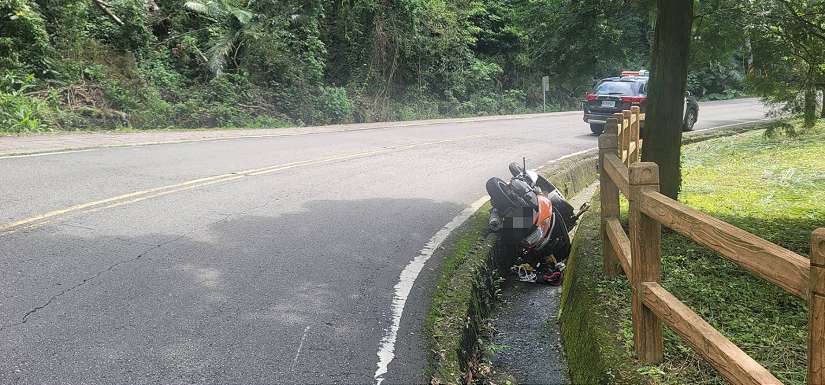 不滿機車排黑煙遭指責  男子亮刀刺傷騎士頸部