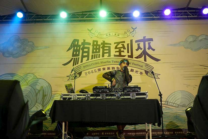 屏東黑鮪魚文化觀光季大鮪市集 玖壹壹嗨翻大鵬灣 絢麗煙火閃耀夜空