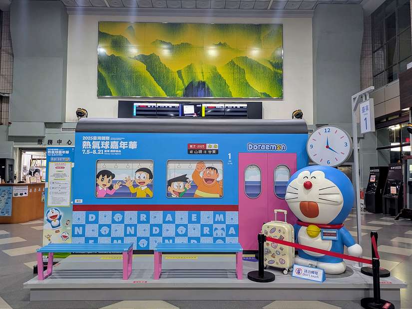 哆啦A夢現身台東市區！熱氣球嘉年華打造城市拍照熱點 彩繪公車即將啟程