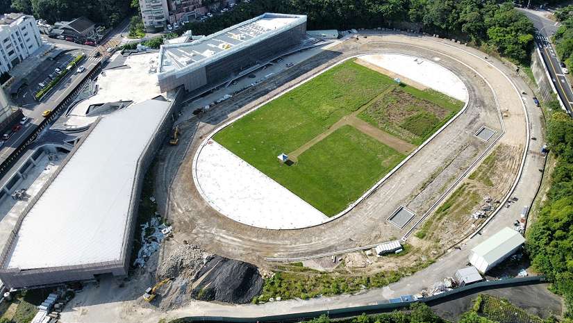 基隆市立田徑場改建工程進度達六成，首座標準認證跑道預計115年暑假開放使用！