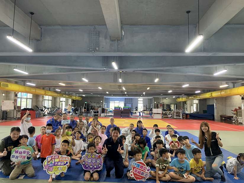 新北警婦幼隊攜手錦和高中 合辦暑假營守護兒童安全