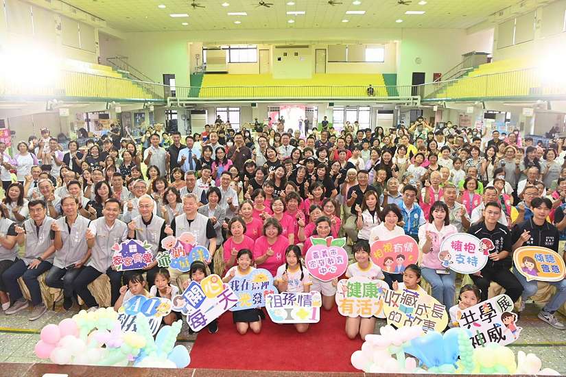 「嘉義祖孫情、燈光科技心、祖孫共創愛+1」 114年祖父母節慶祝大會 嘉市祖孫三代同樂