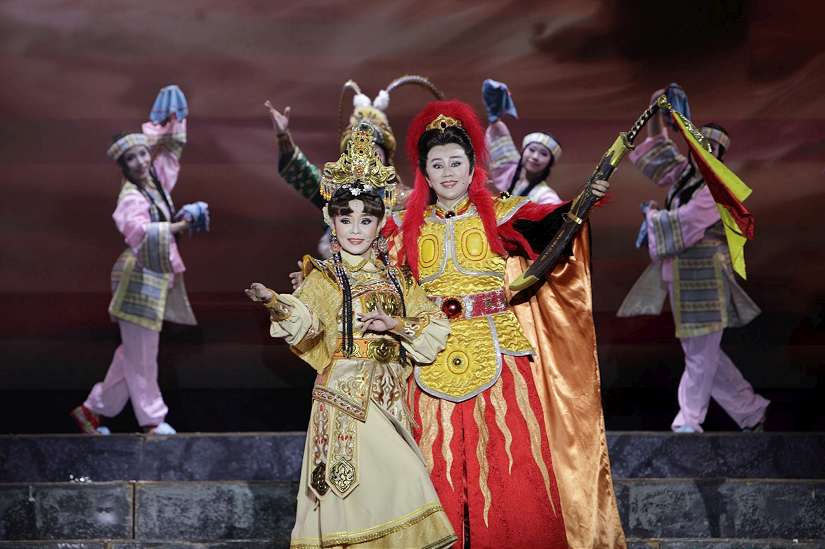 明華園戲劇總團《貓神》魅力席捲庄頭劇場 睽違10年金門演出 華麗視覺饗宴撼動萬名鄉親