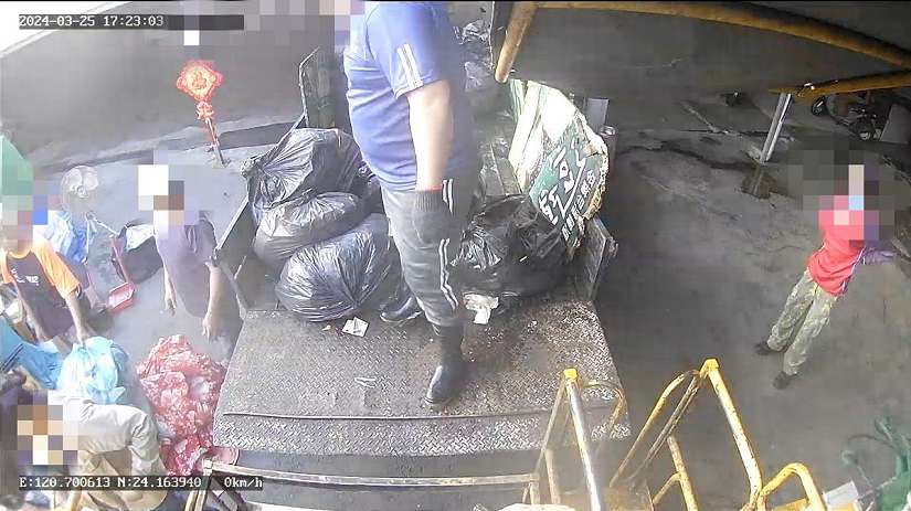 科技監管垃圾車！中市環保局主動發現清潔員工涉非法收運廢棄物 已移送檢調
