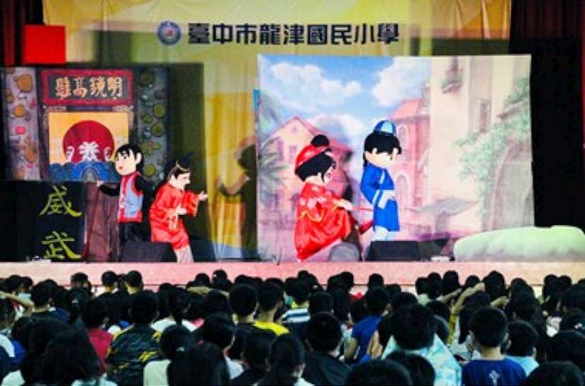 劇場走進中市海線校園！學童近距離感受藝術魅力 實踐文化平權與藝文扎根