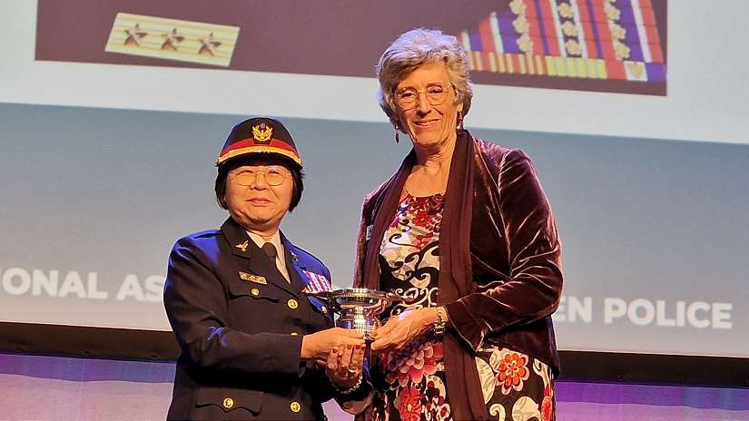 讓世界看見臺灣 警政署副署長廖美鈴親赴英國格拉斯哥受頒IAWP領導統御獎