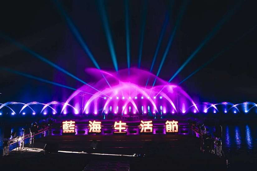 台東藍海生活節浪漫開演!湖畔音樂與水舞一次享受