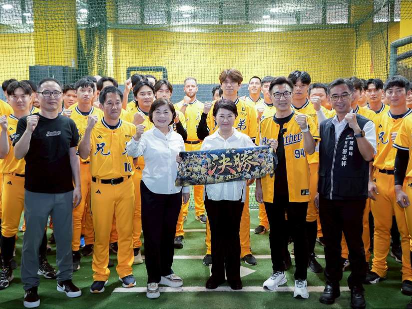 中信兄弟決勝總冠軍 盧市長親赴球場鼓勵邁「象」二連霸