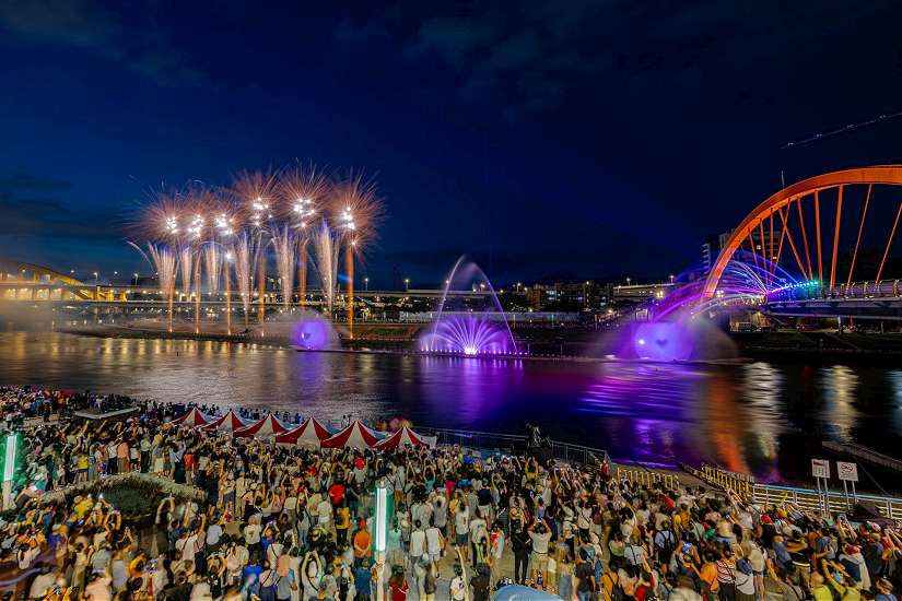 台北水舞嘉年華最終回！「追愛音樂祭」10/19嗨翻彩虹橋 水火共舞、人水共舞華麗再現