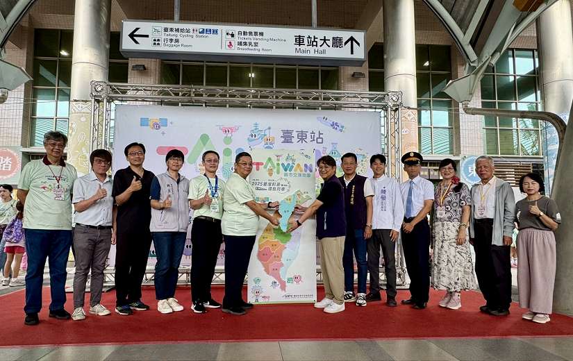2025 臺灣環島科普列車駛入臺東火車站 309位師生一起動手玩科學