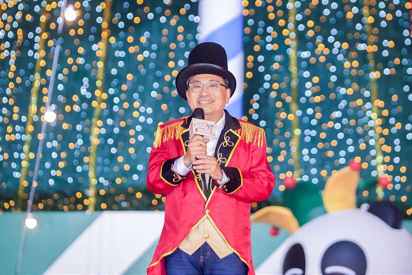 LINE FRIENDS、李雅英超強組合來點燈！侯友宜宣布新北耶誕城正式開城