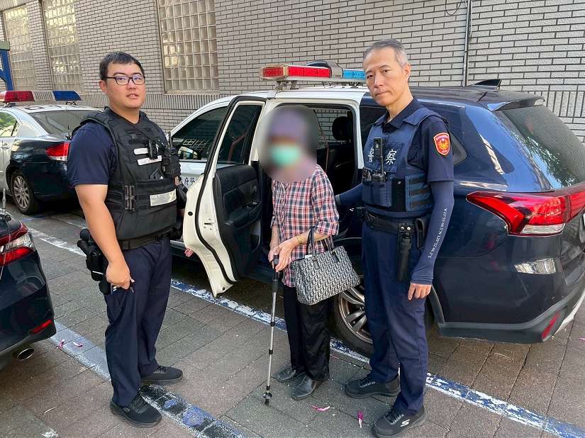 文一暖警即刻伸援手　護送九旬老婦平安返家