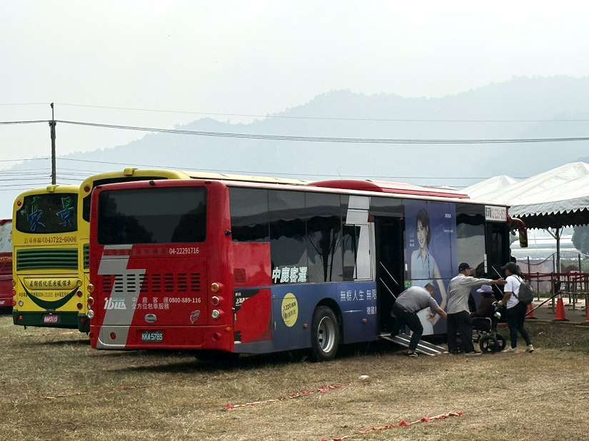 2025新社花海圓滿落幕 中市交通局接駁車攜手鏡頭君同步疏運順暢
