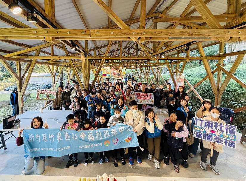 走進森林、靠近彼此 竹東社福中心陪家庭用自然療癒情感