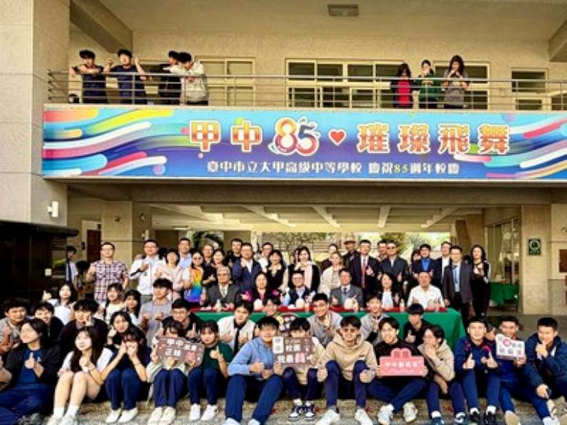 中市陶藝教學中心「青白泥語刻畫時光陶藝展」開幕！深耕在地美感教育