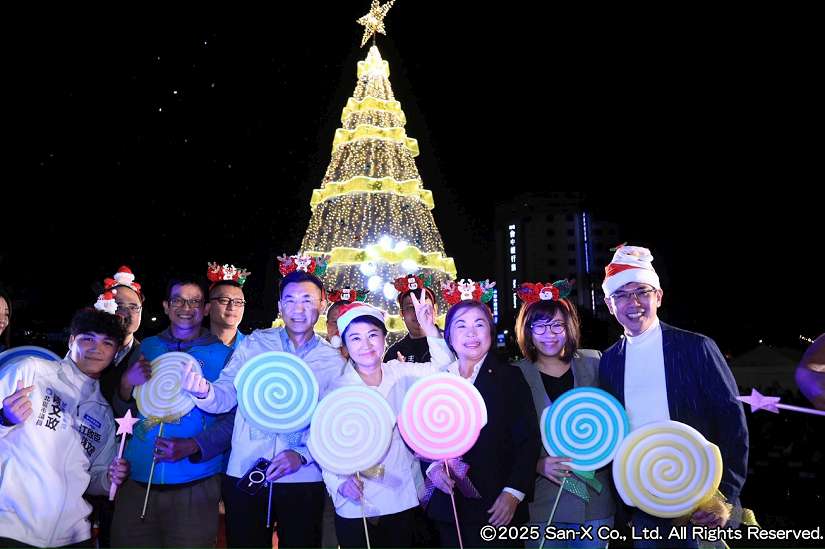 史上最甜！台中耶誕嘉年華18公尺高「耶誕珍甜」耶誕樹璀璨點燈 盧市長：最萌打卡新地標誕生