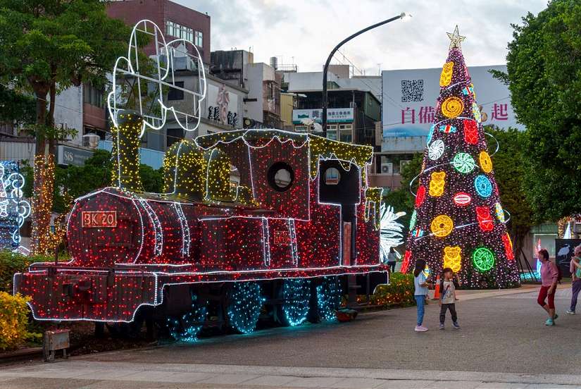 淡水歡度聖誕!浪漫燈飾陪您溫馨迎新年