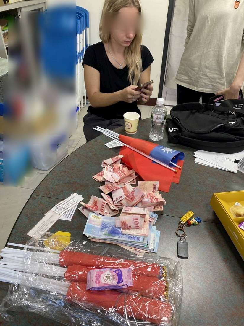 俄籍正妹「假觀光真賣旗」騙愛心　移民署聯手警方迅速查獲 將強制驅逐出國