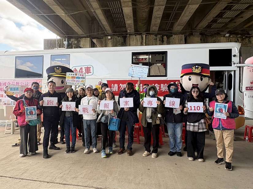 中和警秀山所高顏值所長結合金樹基金會捐血活動-教「保障自身安全」