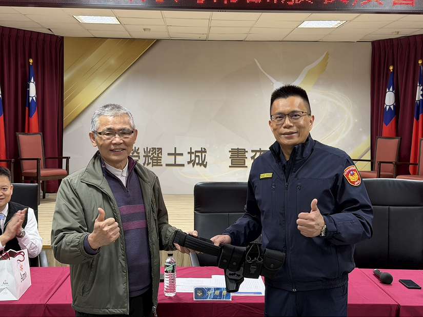 企業暖心挺警察 量身訂製運動服為土城警打氣  