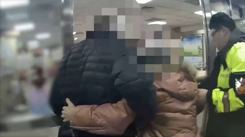 「心臟快停了」南港警化身救護車 鳴笛6分鐘搶救送醫