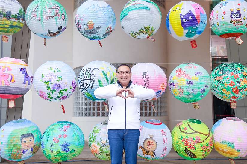 彩繪燈籠迎新年 侯友宜祝福新年好運幸福加「馬」