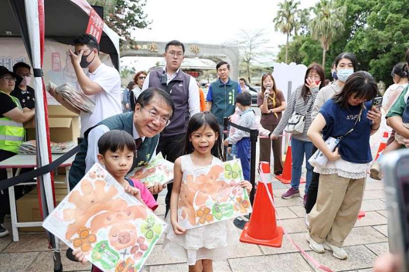 小提燈首發虎頭埤登場 黃偉哲邀民眾把握228連假領取機會