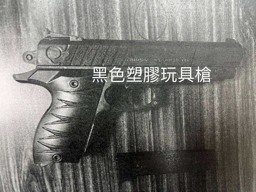 捷運月台內持玩具槍比劃　大安警方依法裁處