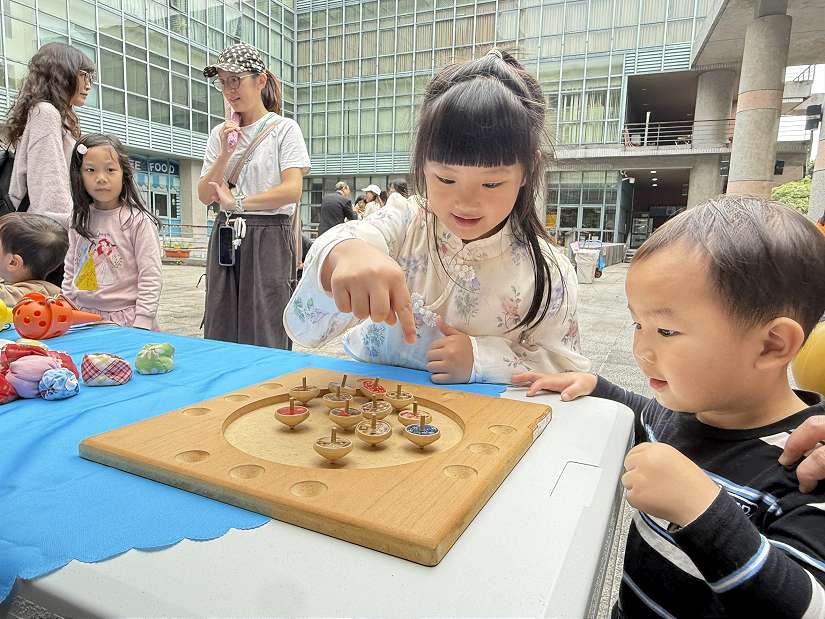 三峽「北大玩具節」歡樂登場 新北兒童發展與玩具行動車親子同樂