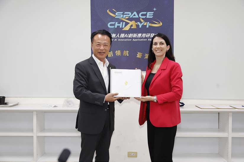 深化台捷無人機合作，捷克前眾議院議長率團訪嘉義亞創