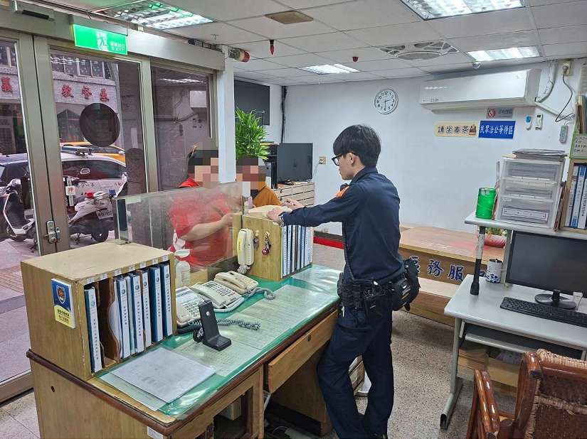 女子疑遭假網拍詐騙慌張求助　 基一警即時攔阻成功守住荷包