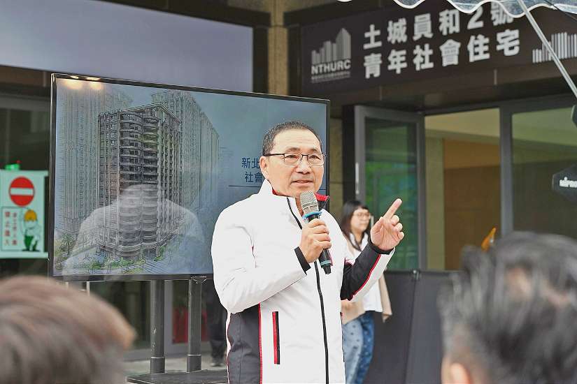 侯友宜視察土城員和2號社會住宅　宣布加碼社宅婚育戶比例達三分之一