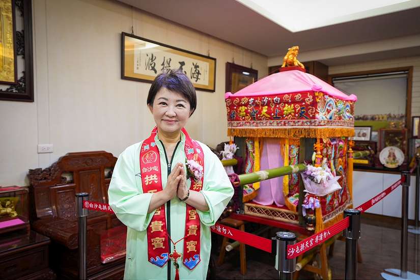 「粉紅超跑」白沙屯媽祖徒步北港進香啟程 盧市長赴拱天宮恭請登轎 祈願兩岸和平、台灣安全