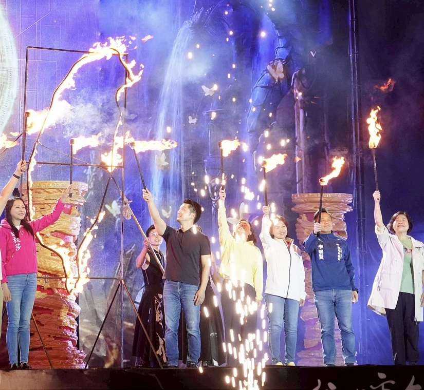 「即將成真火舞團」精彩演出！蔣萬安：今年「文化就在巷子裡」120場次演出將在12個行政區綻放