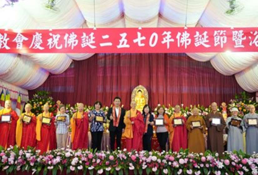 大台中佛教會浴佛祈福大會登場 上千信眾共沐佛恩