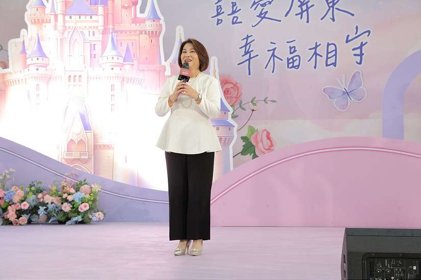 「幸福留在咱這」屏東縣民公園浪漫化身婚禮殿堂 30對新人婚禮許下幸福承諾